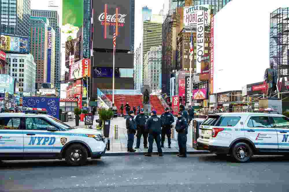VIŠE OD 100.000 INFICIRANIH U SJEDINJENIM DRŽAVAMA: U Njujorku pozitivno više od 500 policajaca