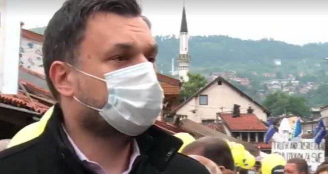 ‘Protesti i u RS, vruće ljeto i ružne scene iz BiH’: Šta je Elmedin Konaković poručio sa protesta u Sarajevu