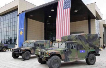 KOSOVO NE POSMATRA MIRNO NAORUŽAVANJE SRBIJE: Iz SAD-a stigao kontingent oklopnih vozila