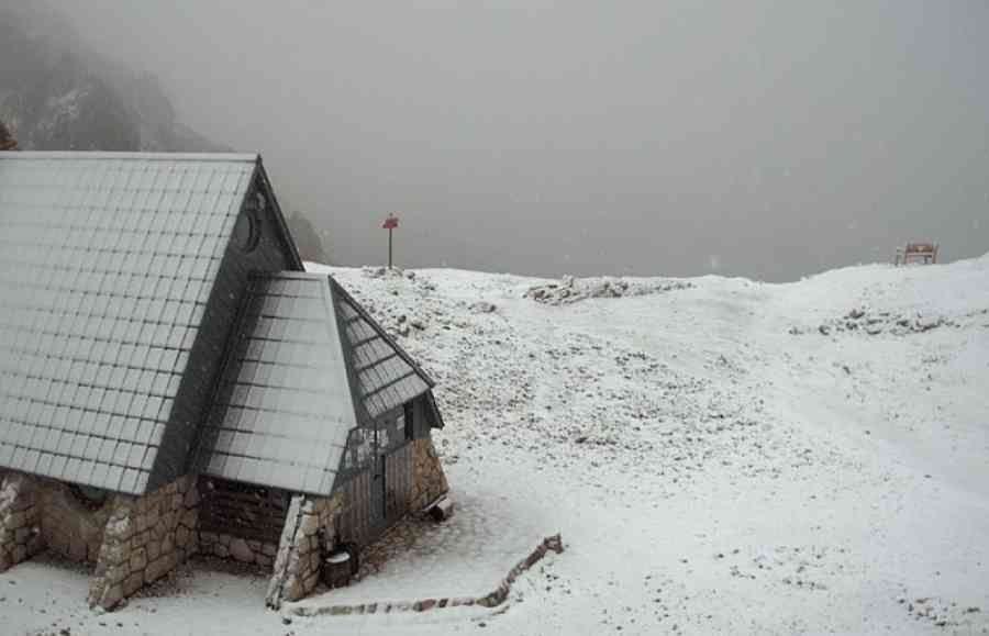ZABIJELILO U PO LJETA: U Sloveniji pao snijeg, stiže i kod nas…