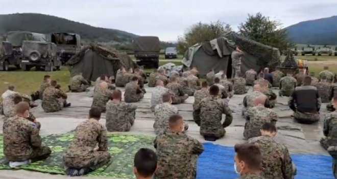 Vojnici OSBiH na Manjači klanjali džumu, SDS traži od Dodika da prekine NATO vježbu: ‘Goropadi se po seoskim skupovima, a…’