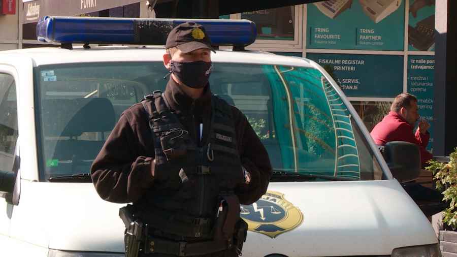 PUCNJAVA IZ AUTOMOBILA U SARAJEVU: Policajci u Tarčinu zaustavili putničko motorno vozilo…