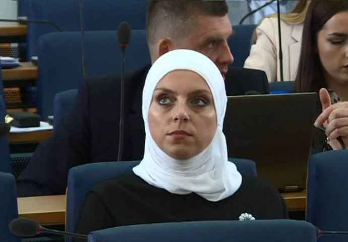 Fadilova savjetnica Samra Ćosović ‘naružila’ žene iz SDA kooje nisu imale puno glasova: Sramni brojevi pojedinih kandidata! Kome se obraćala?