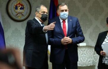 URNEBESNO; DRUŠTVENE MREŽE GORE: Dodik kupio ikonu na autopijaci, već je “pripremio” poklon i za Vučića