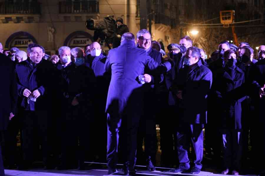 OTKRIVEN SPOMENIK STEFANU NEMANJI: Dodik oduševljen grlio Vučića, ceremoniji prisustvovao i Stanivuković
