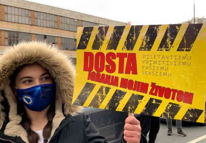 OKONČAN PROTEST/Poruke sa protesta u Sarajevu: Dosta igranja mojim…