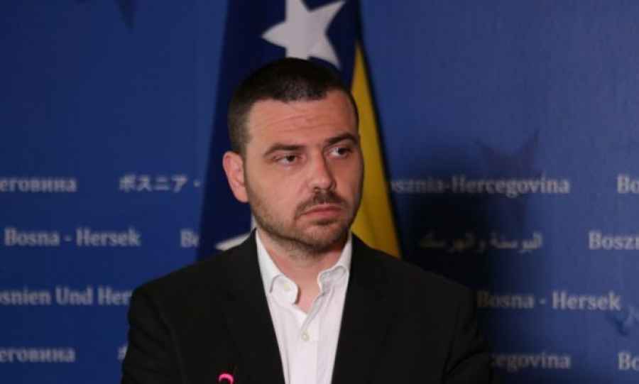 Saši Magazinoviću prijete smrću zbog glasanja o Kosovu: “Metak je nekad zakon”, “Dabogda svoju djecu jeo pečenu na Božić ili Bajram”