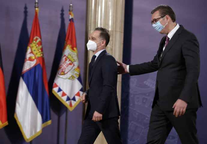 Vučić s njemačkim šefom diplomatije: Srbiju ne interesuju teritorije…