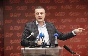 MIJATOVIĆ POSLAO PORUKU PARTIJSKIM DRUGOVIMA: “Nermin vam obezbijedio pozicije pa vas pjesma ponijela, gori od SDA i Bakira postajete”