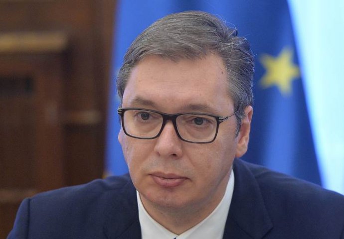 Vučićev izraz lica dok je slušao govor srbijanskog ministra postao je hit: Ne može vjerovati šta čuje…