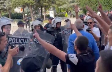 HAOS NA CETINJU: Pogledajte sukob građana i policije…