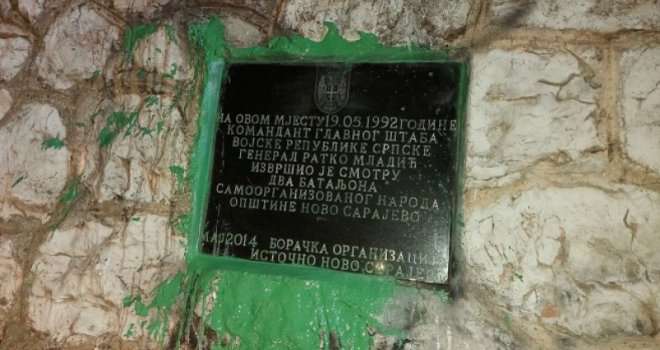 Sarajliji koji je prefarbao Mladićevu ploču na Vracama spremili ‘sačekušu’ u Istočnom Sarajevu: Poziv dobila njegova supruga, pa…