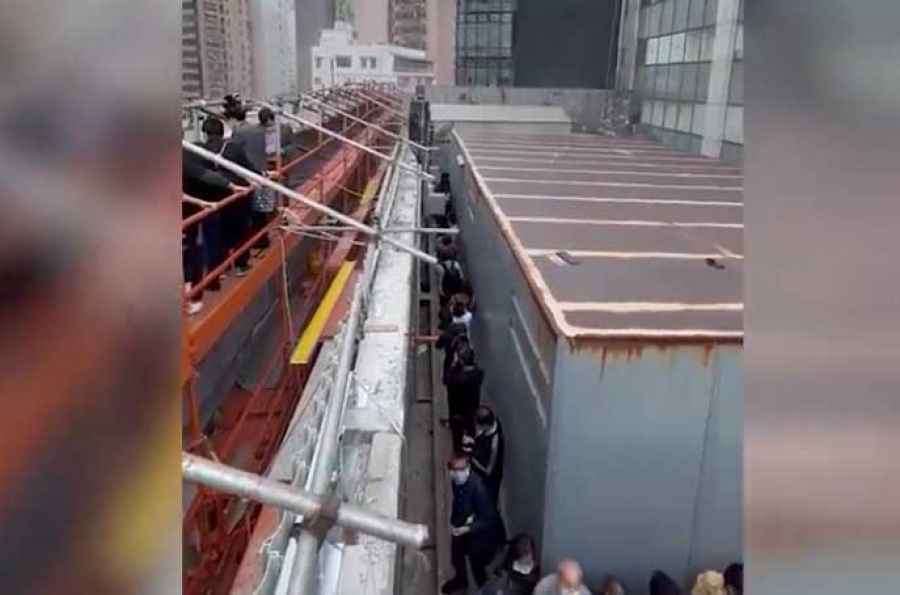 JEZIVI PRIZORI S LICA MJESTA: Velika buktinja guta Svjetski trgovački centar, više od 300 ljudi zarobljeno je na vrhu zgrade