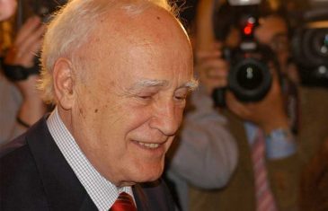 PREMINUO ČUVENI GRČKI POLITIČAR: Radovan Karadžić ga je iz Haga molio da svjedoči u njegovu korist, ali je uslijedio HLADAN TUŠ za zločinca
