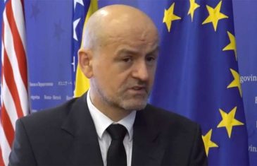 PRAŠTALO RAZOČARAN: “Još jedna propala europska godina za BiH, međunarodna zajednica neće…