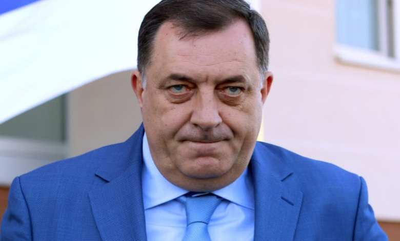 DODIK OPET MIJENJA PLOČU: Neće morati svi da se odreknu duplih funkcija?!