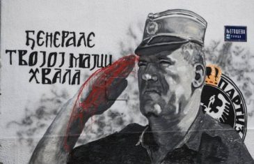 KRVAVI RATKO MLADIĆ: Hit komentari nakon što je uništen mural ratnom zločincu u Beogradu – “Crveno na radost”