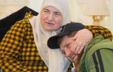 Ko je Ramzan Kadirov: Slika se s lavovima, živi u zlatu a evo ga u maminom zagrljaju