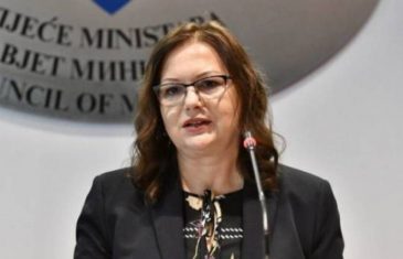 ZA NJU NE POSTOJE PROBLEMI: Ministrica Ankica Gudeljević za dvije godine na “budžetske jasle” dovela…