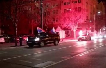 Najkontroverznija scena u srbijanskoj politici: Blindirani džip sa ruskim tablicama, zloglasni simbol Z i bakljada