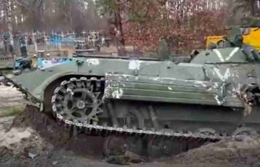 VOJNI STRUČNJACI OTKRIVAJU: Ovo su razlozi zbog kojih Rusija gubi toliko tenkova i oklopnih vozila…