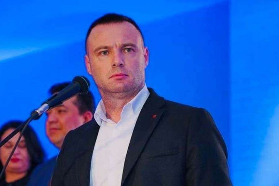 VUKOVIĆ PREDLAŽE RADIKALNO RJEŠENJE: “Neka se Dubrovnik i njegovi turisti kupaju, piju i tuširaju kao i Bosanski Novi, samo iz flaširane vode…”