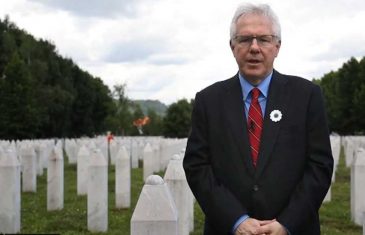 VIDEO PORUKA AMERIČKOG AMBASADORA U BOSNI I HERCEGOVINI: Pogledajte šta je Murphy poručio političarima koji negiraju genocid u Srebrenici