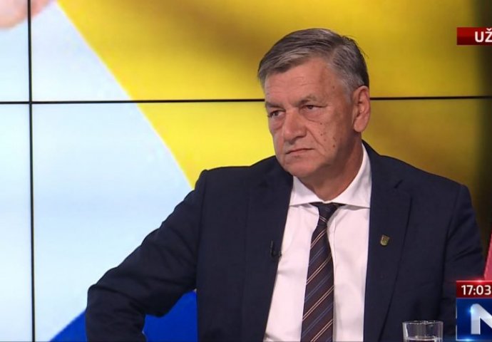 Kasumović: Razmišljam da se iselim iz BiH ako Denis Bećirović ne pobijedi! Da je Bakir valja rahmetli babo bi ga ostavio, a ne Tihića