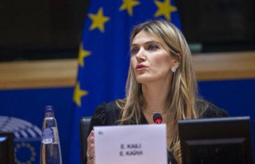 Ko je fatalna Grkinja Eva Kaili: U politici je od četrnaeste, a zbog katarskog skandala pali su i ona i njen partner
