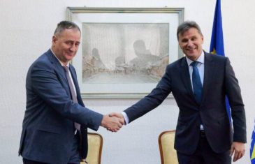 Optuženi Novalić sa predsjednikom VSTV-a potpisao Memorandum za “Palatu pravde”
