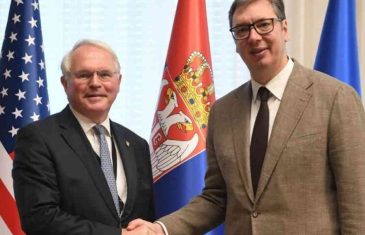 AMERIČKI AMBASADOR SE DODVORAVA VUČIĆEVOM REŽIMU: “Američke kompanije vide šta se dešava u Srbiji i u tome vide inspiraciju”