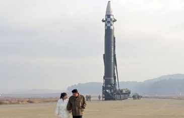 Kim Jong Un ispituje vojni špijunski satelit koji bi uskoro mogao biti lansiran