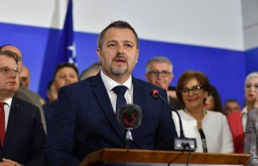 NERMIN OGREŠEVIĆ PORUČUJE: “Dosta je više! Zaštitit ćemo Bošnjake u RS”