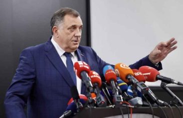 “KO O ČEMU K**VA O POŠTENJU”: Dodik baš ne bira riječ kada je Christian Schmidt u pitanju, poručio da Schmidt nema ništa s…”