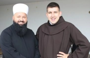 Ovaj fratar na misama u BiH proziva političare, ratne profitere, nečasne sveštenike…