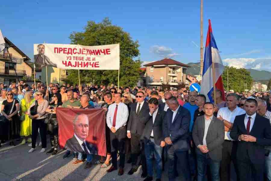 “NEPOTKUPLJIVI DODIKOVCI” PONIZILI LJUBIŠU ČOSIĆA: “Srbujete vi već odavno, svako malo neku novu zabavu nađete. Sada ste našli da kitite toranj na Trebeviću…”