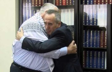 SRAMOTAN POTEZ: Ambasador Palestine u Srbiji poželio sreću na izborima Vojislavu Šešelju (VIDEO)