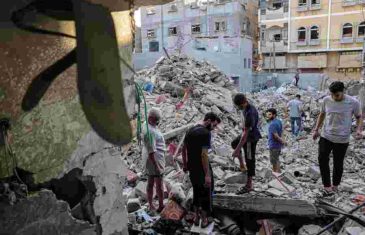 Izraelsko razaranje u Gaze: Palestinci golim rukama spašavaju ljude ispod ruševina