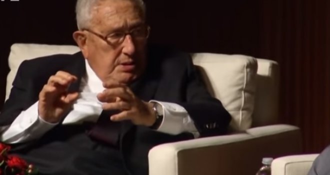 (UZNEMIRUJUĆE) Dok se nižu hvalospjevi: Ovo su jezivi zločini Henryja Kissingera