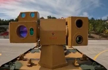 TURSKA PREDSTAVILA MOĆNO ORUŽJE BUDUĆNOSTI: Pogledajte kako radi laserski oružani sistem, dronovi padaju kao muhe…