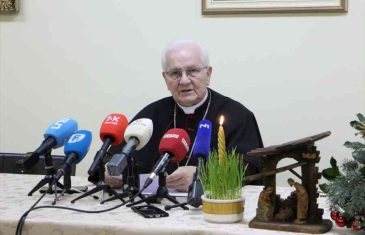 BANJALUČKI BISKUP EMERITUS KOMARICA: “Zlosretni, nametnuti nam rat nepopravljivo je oštetio cijelu moju biskupsku zajednicu”