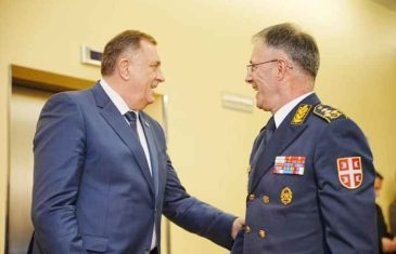 NEVIĐENA PROVOKACIJA VUČIĆEVOG REŽIMA: Komandant Vojske Srbije u maskirnoj uniformi u Banjoj Luci…
