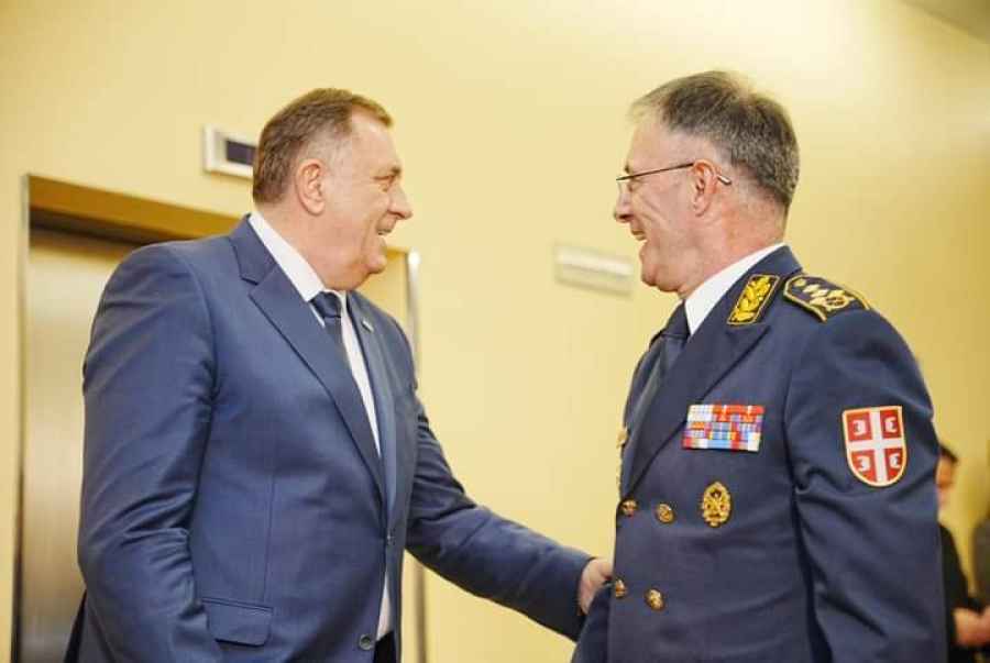 NEVIĐENA PROVOKACIJA VUČIĆEVOG REŽIMA: Komandant Vojske Srbije u maskirnoj uniformi u Banjoj Luci…