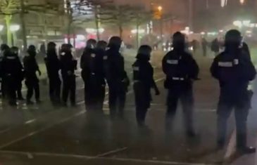 DRAMATIČNI PRIZORI S LICA MJESTA: Veliki neredi širom Njemačke, gađali policiju i hitnu, stotine uhapšenih, ima m*tvih…