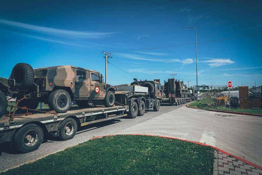 OKLOPNA VOZILA, KAMIONI, DŽIPOVI…:: Pogledajte ogromne količine vojne opreme koja je stigla u BiH (FOTO)