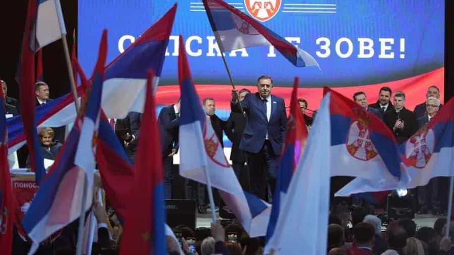 OČAJNIČKI POTEZI OČAJNIH AUTOKRATA: Vode li Vučić i Dodik Republiku Srpsku u “nestanak“?