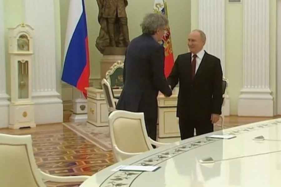 HLADAN TUŠ IZ BEOGRADA: „Emir Kusturica kod Vladimira Putina došao da traži pare, ali mu Putin…“