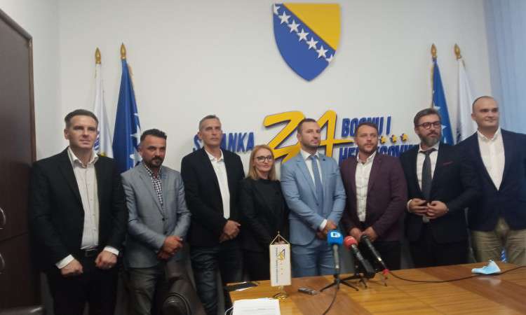 “MORAMO BITI SPREMNI”: Stranka za BiH pozvala Ministarstvo odbrane i Oružane snage da se pripreme za…