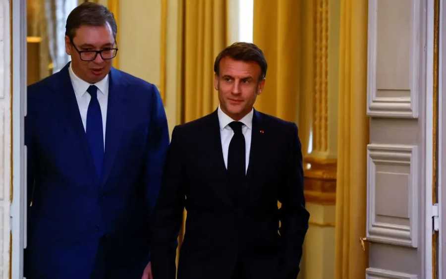 MEDIJ BLIZAK KREMLJU: “Vučić vrši političko samoubistvo, u Pariz išao da
