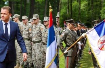 U Donjoj Gradini postrojen Treći puk bez obilježja BiH, vihorile se zastave RS-a i Vojske Srbije